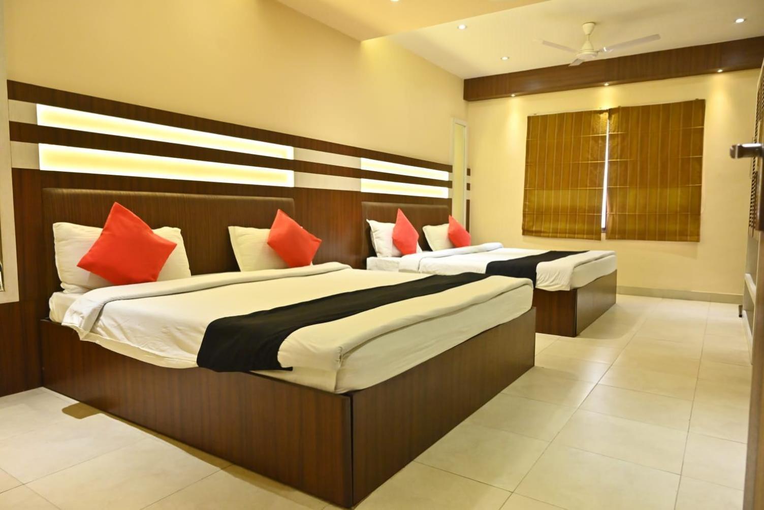 Hotel Royal Cottage Kanpur Exteriör bild