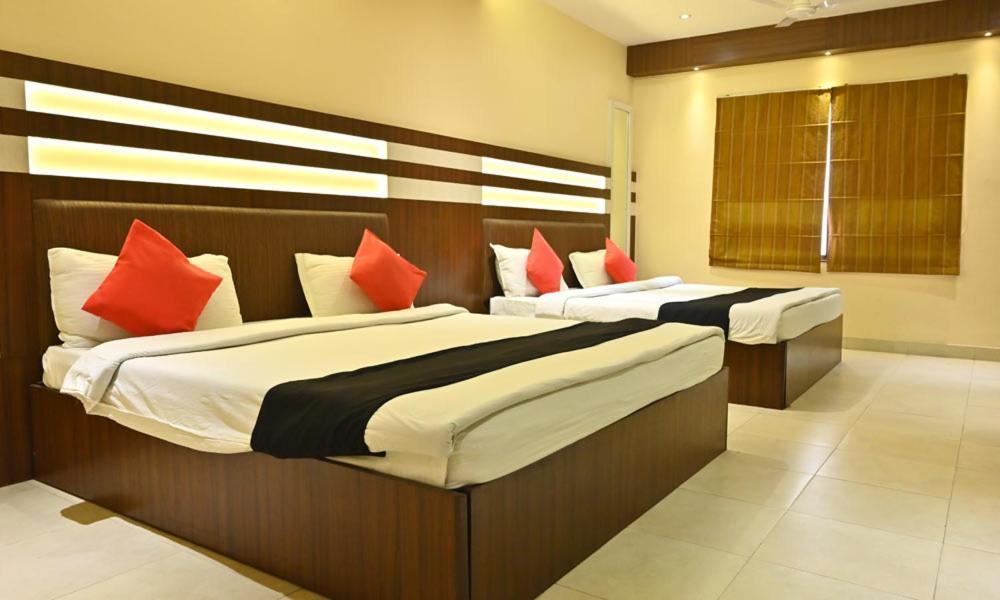 Hotel Royal Cottage Kanpur Exteriör bild