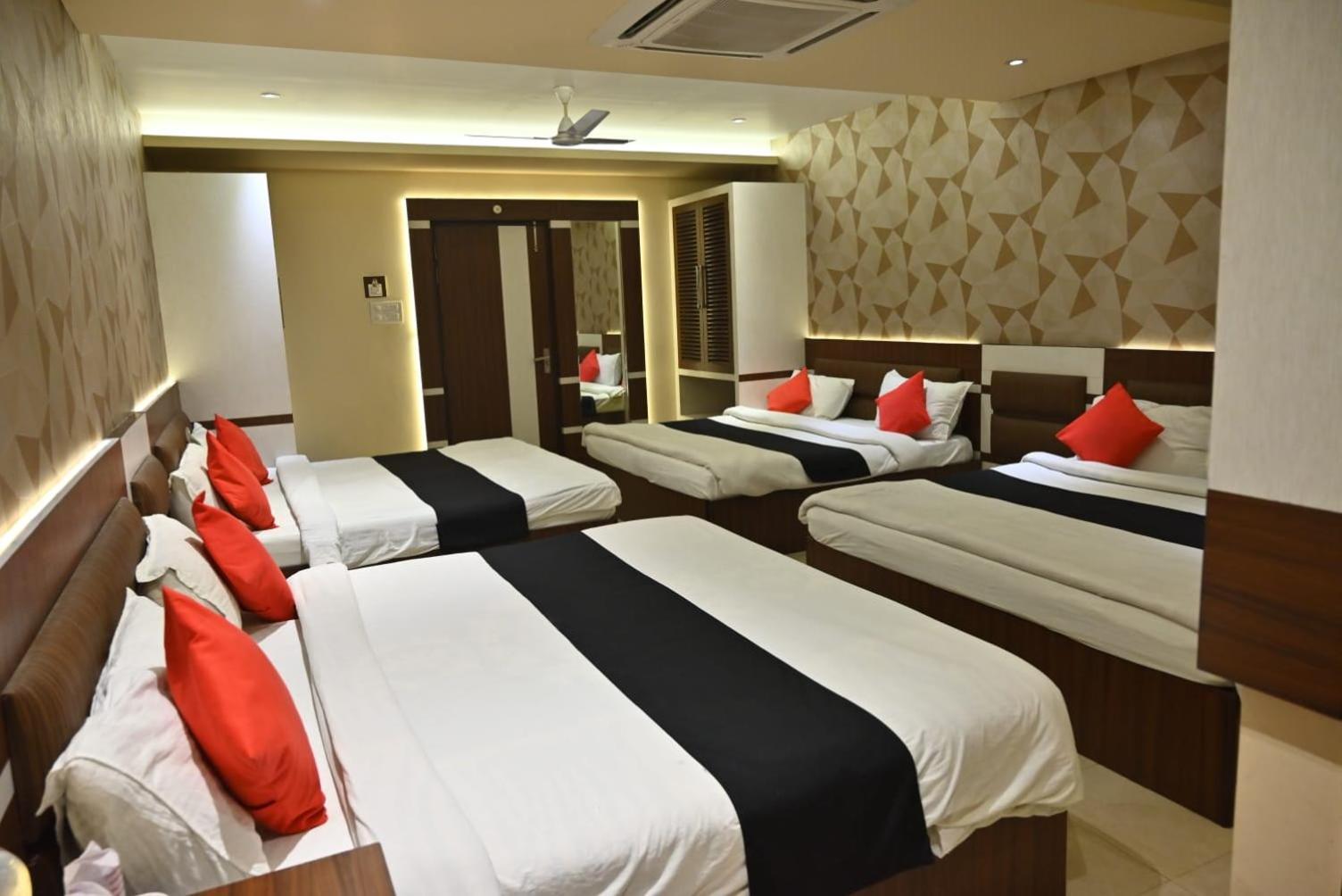 Hotel Royal Cottage Kanpur Exteriör bild