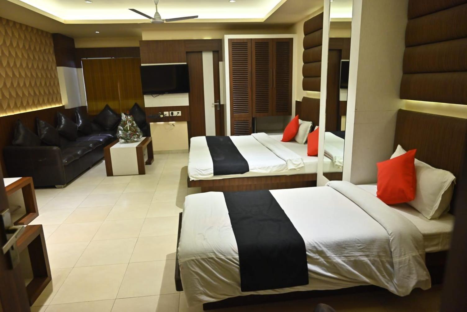 Hotel Royal Cottage Kanpur Exteriör bild